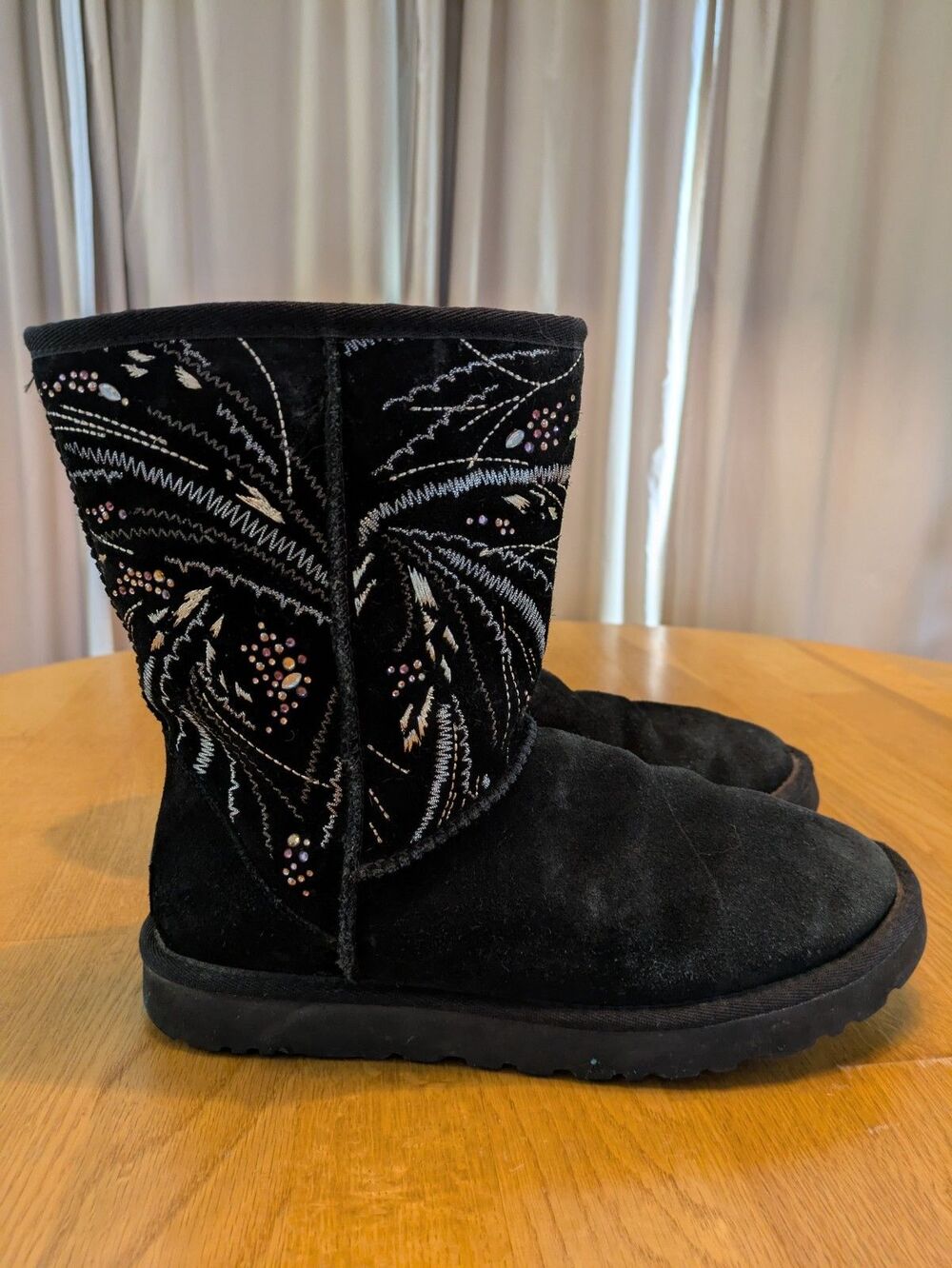 UGG Classic Short Gold Burst Black Suede Fur Boots Womens Size 8